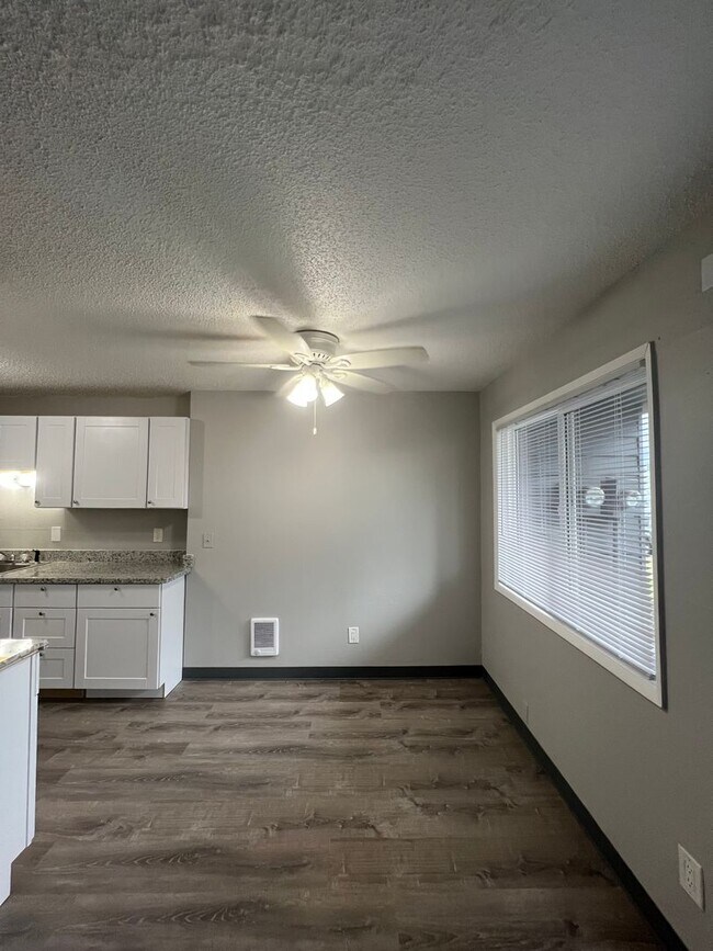 Building Photo - Executive East