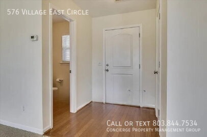 Building Photo - 576 Village E Cir