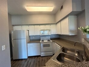 Building Photo - 2320 Gracy Farms Ln