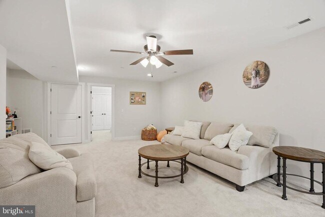 Building Photo - 722 Whitneys Landing Dr