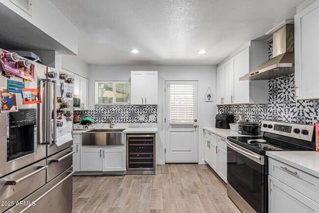 Building Photo - 2934 N 22nd Pl