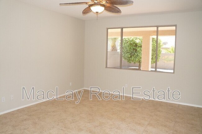 Building Photo - 203 W Cedar Dr
