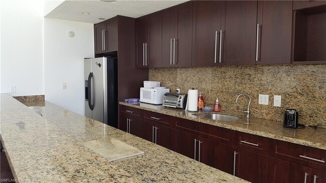 Building Photo - 194 Santa Clara Dr