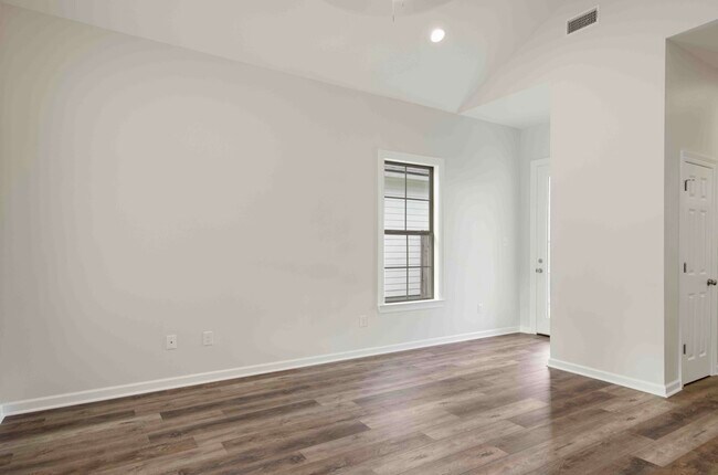 Building Photo - 105 Santa Marta Dr