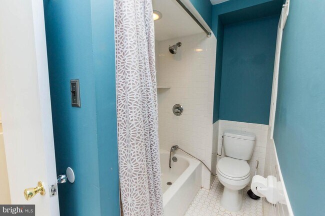 Building Photo - 113 Mountain St