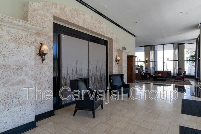 Building Photo - 400 E Colonial Dr