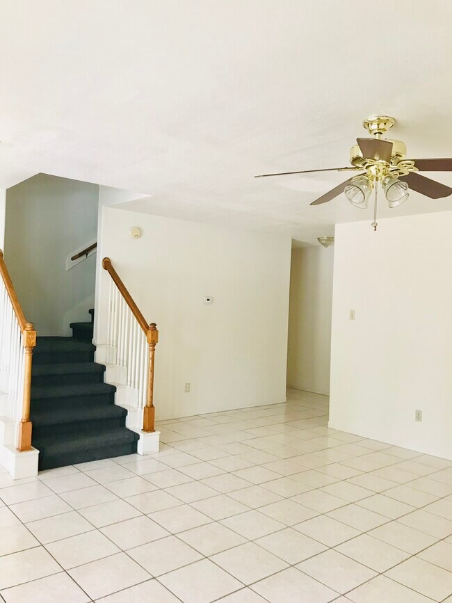 Building Photo - 11102 Maize Ln