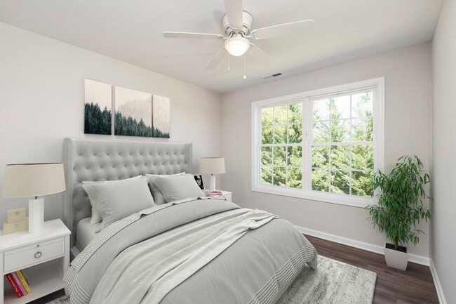 Building Photo - 2740 Village Dr