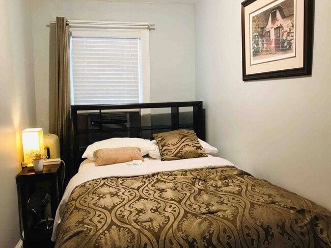 Building Photo - 720 Fairmont St NW