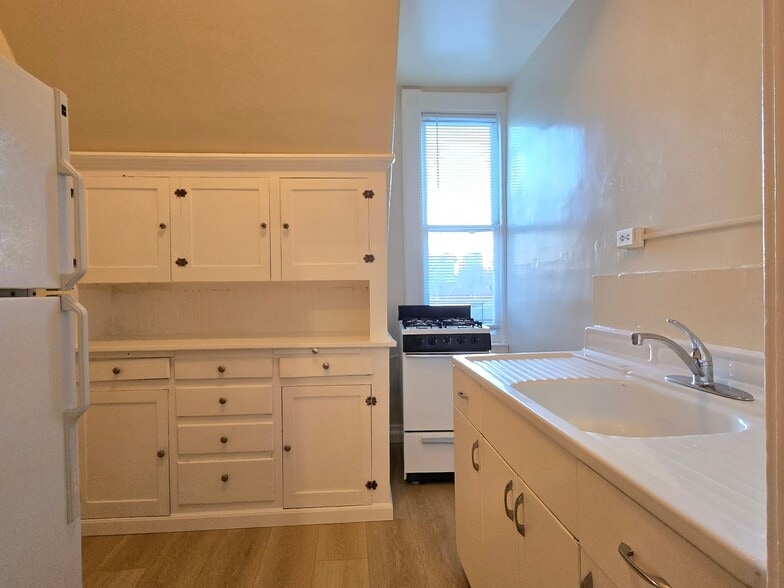 Building Photo - 99 S 14th St