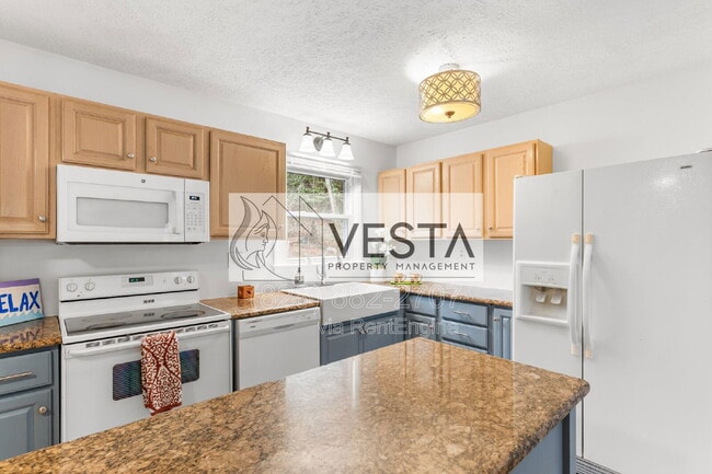 Building Photo - 220 Meredith Lp