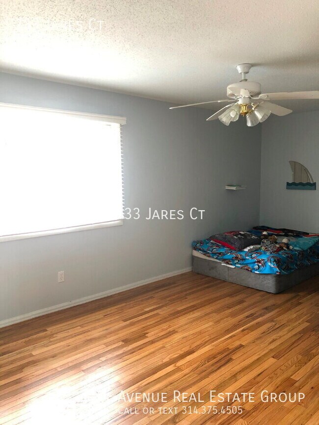 Building Photo - 733 Jares Ct