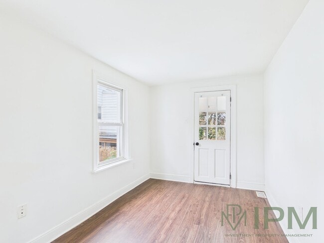Building Photo - Available Now! Charming 3 Bedroom, 1.5 Bat...