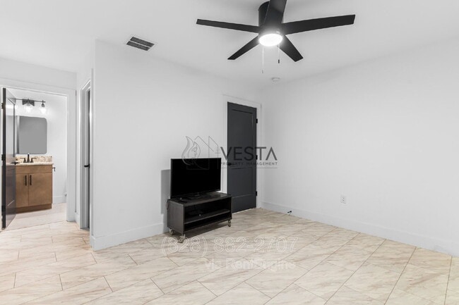 Building Photo - 125 Waynesville Ave