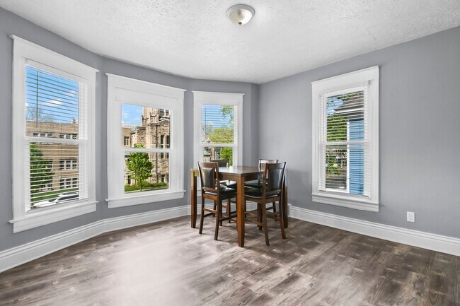 Building Photo - 720 W Edwards St