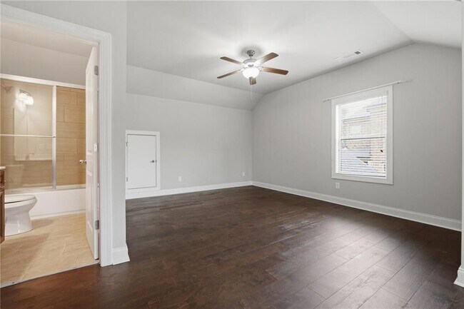 Building Photo - 710 Deer Holw Trce