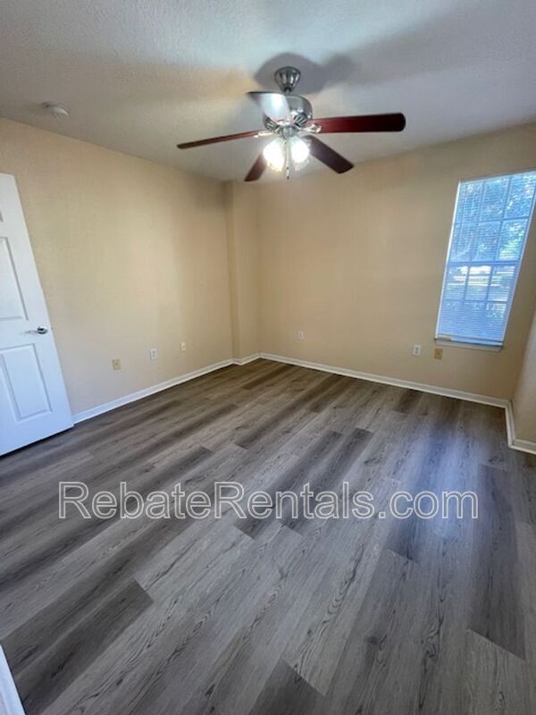 Building Photo - 10075 Gate Pkwy N