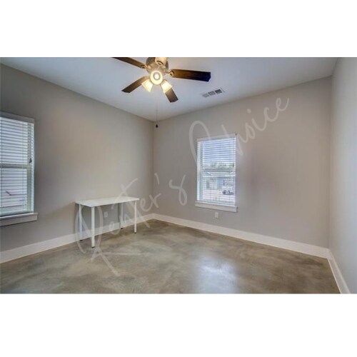 Building Photo - 709 Maple St