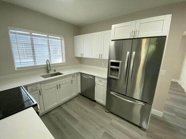 Building Photo - 112 Lake Ave