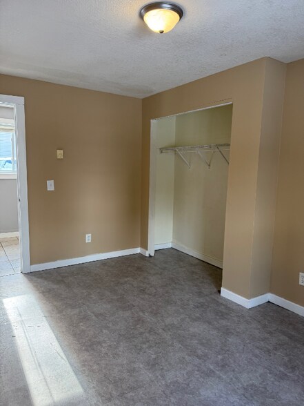 Building Photo - 1644 Myrtle St N