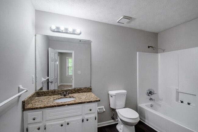 Building Photo - Beautiful 3-bedroom 2 bath home on a good-sized lot!