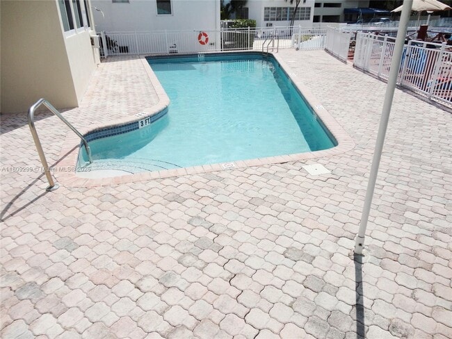 Building Photo - 4740 Pine Tree Dr