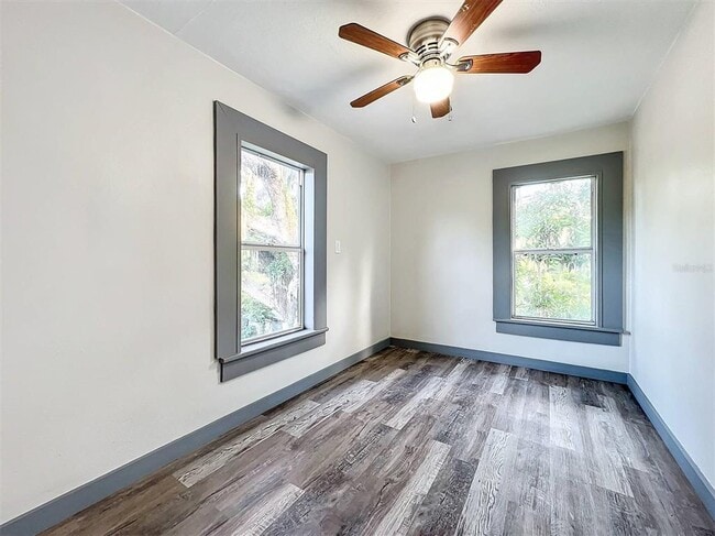 Building Photo - 210 15th St E