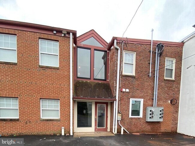 Building Photo - 45 E High St