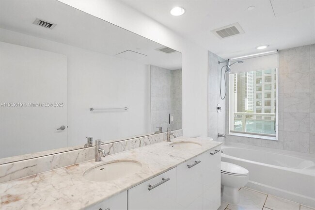 Building Photo - 951 Brickell Ave