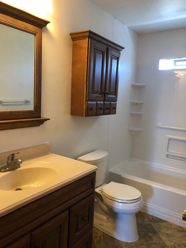 Full Bathroom - 352 N 10th St