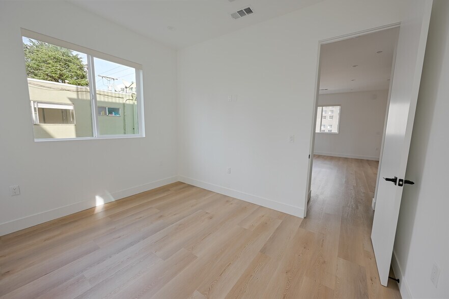 Building Photo - 11241 Morrison St