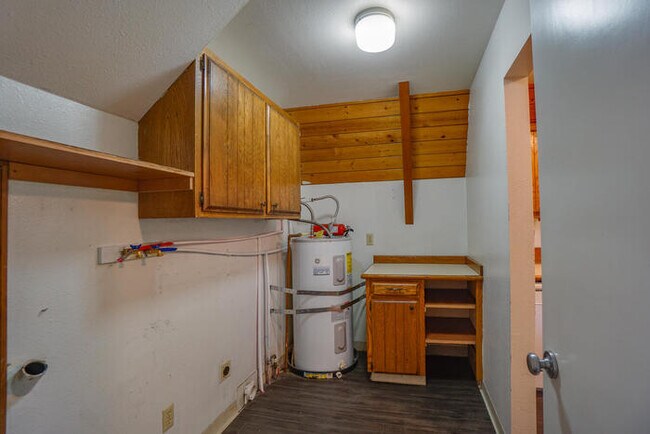 Building Photo - COUNTRY LIVING IN WASHOUGAL