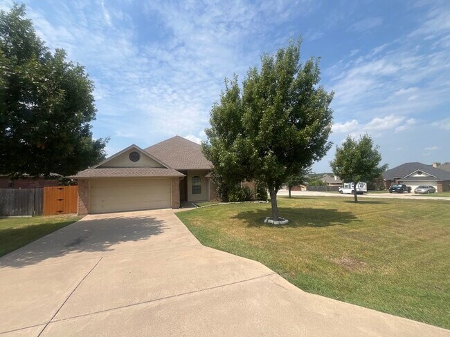 Building Photo - Meander Estates! Large corner lot 3/2/2 Coming August 2025. Covered patio!