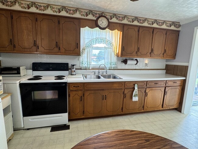 Building Photo - Cozy 1 Bedroom, 1 Bathroom House in High Point