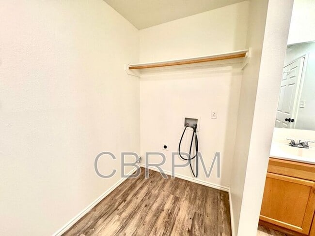 Building Photo - 2117 E Broadway