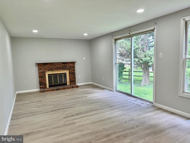 Building Photo - 2 Cinnabar Ct