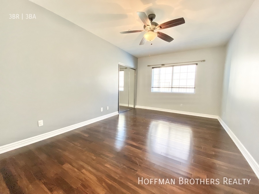 Building Photo - 1135 Rexford Dr