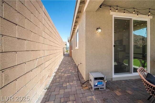 Building Photo - Single Story 3 bedroom, 2 bath home in the...