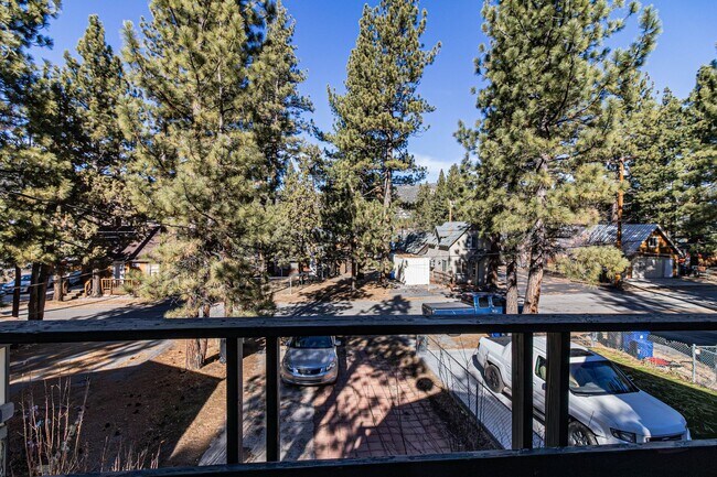 Building Photo - 3 Bedroom 2 Bath Gambrel Nestled in Big Bear City