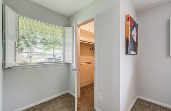Building Photo - 5471 Kuldell Dr