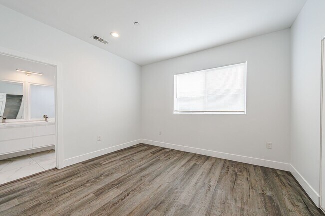 Building Photo - Spacious 4-Bedroom, 3-Bath Home – Modern Upgrades & Parking Included