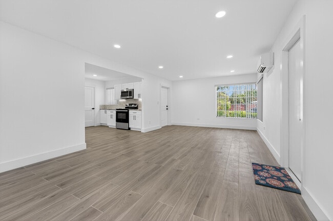 Building Photo - 326 191st St