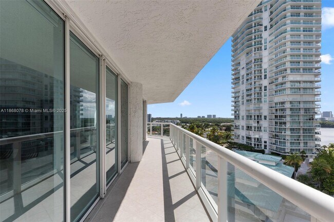 Building Photo - 16400 Collins Ave