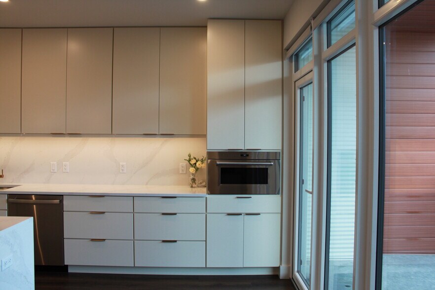 Including Wolf microwave - 125 Cambrian Way