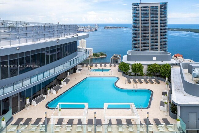 Building Photo - 1000 Brickell Plz