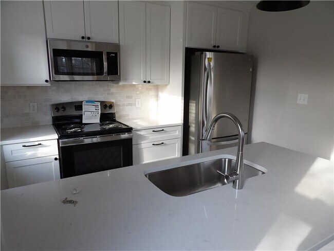 Building Photo - 215 S Ft Thomas Ave