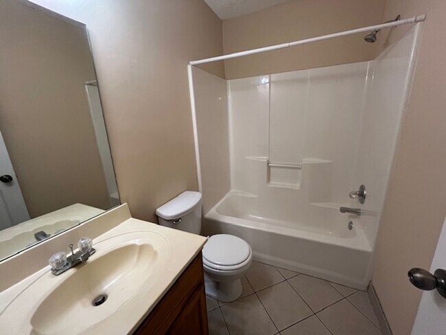 Building Photo - Renovated 2 Bedroom 2 Bath Home for Rent!