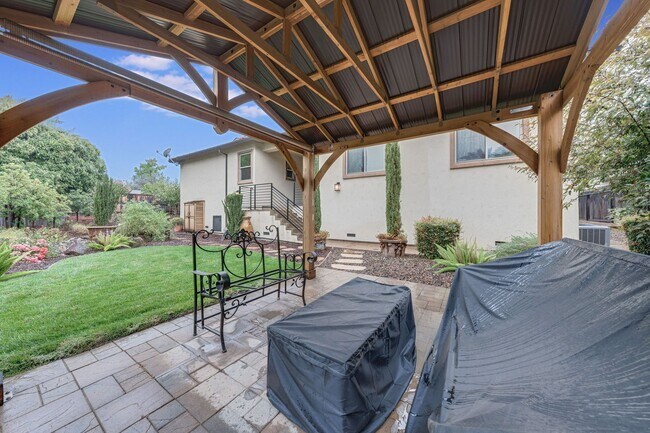 Building Photo - Utilities Included! Luxury Single-Story Ho...