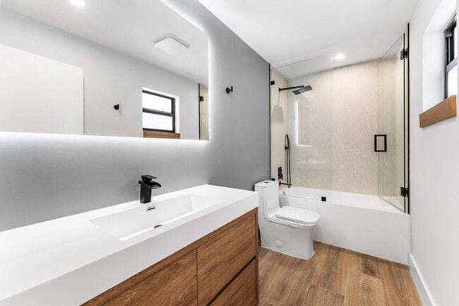 Building Photo - 5610 S Ocean Blvd