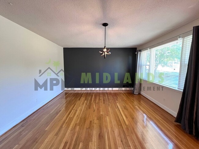 Building Photo - 3836 Davies Dr